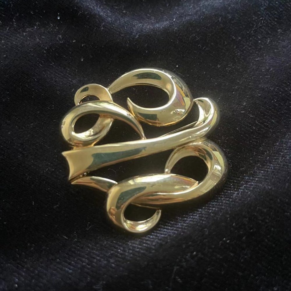 vintage monet gold tone brooch